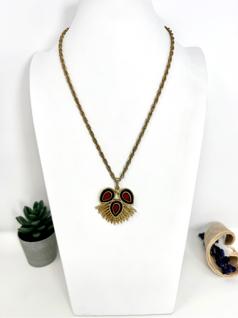1973 Vintage Sarah Coventry "Dynasty" Pendant Necklace